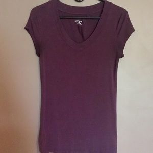 Women’s Plum Merona V-neck stretchy T-shirt